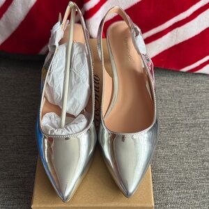 Genshuo Silver Pointed Slingback Heels Size 7 NWT